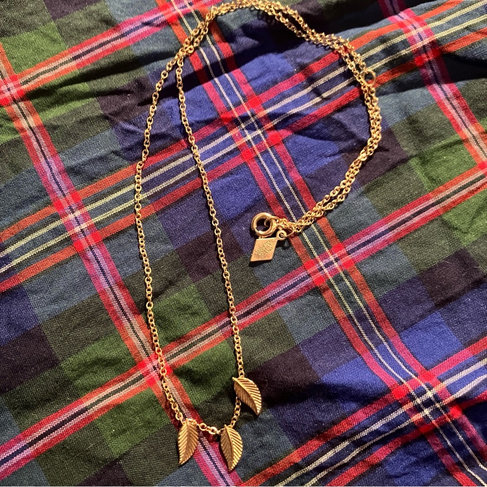 Vintage Sarah Coventry Leaf Gold stone Necklace